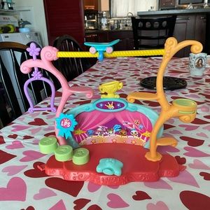 Littlest pet shop 2006 play set Tricks and Talent show play set